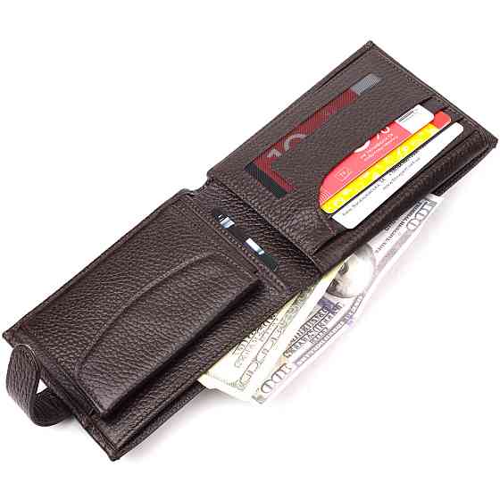 Вместительное мужское портмоне с хлястиком из натуральной кожи KARYA 21081 Коричневый Киев