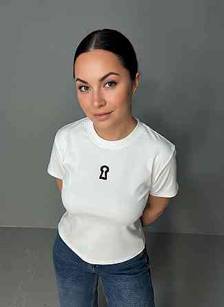 Футболка жіноча A-N 911-21 з аплікацією камінців силует замка базова one size, білий, one size Київ