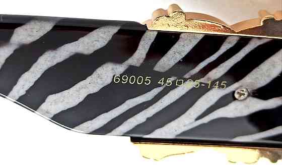 Брендові окуляри жіночі чорні, великі, із золотим лого на дужках. Київ