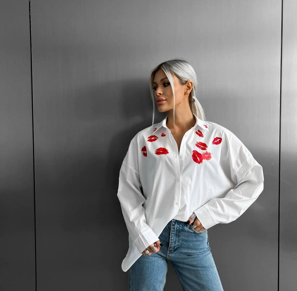 Женская стильная оверсайз рубашка с поцелуями коттон Одесса - изображение 2