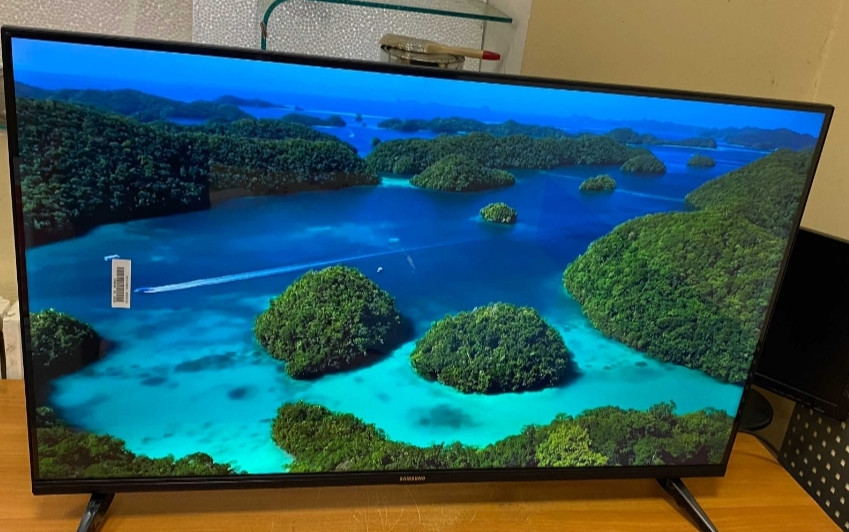 Новинка 2023 ! Телевизор Samsung 4K Smart TV 45