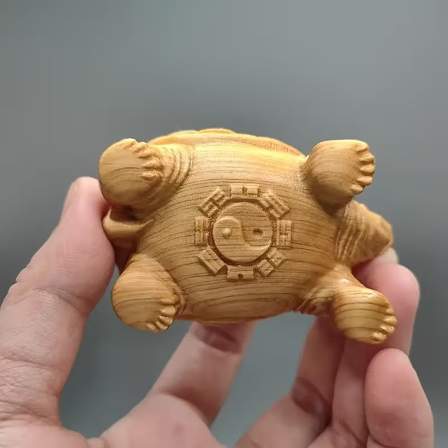 Деревянная фигурка черепахи с инь-янь – ручная резьба, декоративный талисман Киев - изображение 3