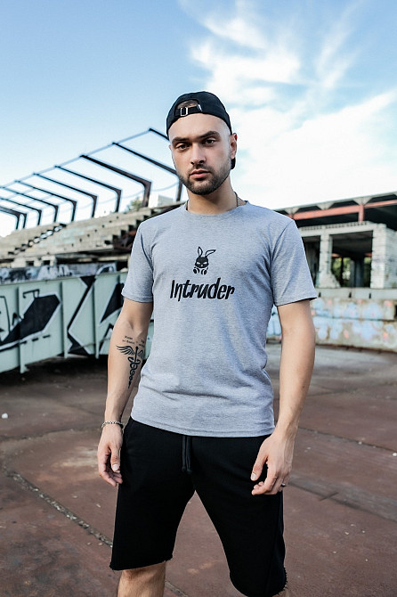 Чоловіча футболка Intruder Bunny бавовна c лого та написом класична однотонна Туреччина сіра Одеса - фото 2