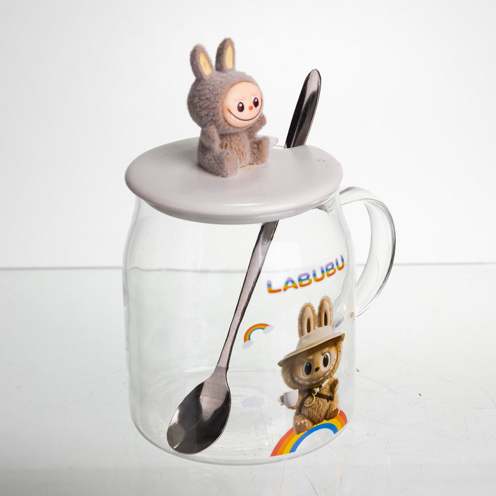 Yiwu Новорічна велика скляна чашка "Лабубу" з кришкою та ложкою 600 мл, Святкова кружка чашка д Коломия - фото 4