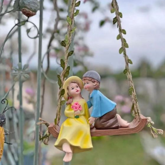Фигурка Дети на качелях для мини-сада 17 х 14 см Полистоун Одесса