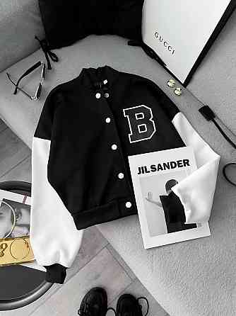 Женский теплый укороченный оверсайз бомбер на кнопках трехнитка на флисе Одесса