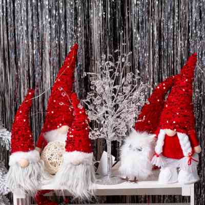 Прикраса декоративна Novogod`ko Гном Хлопчик, червона паєтка, 29 см, LED (973722) Вінниця