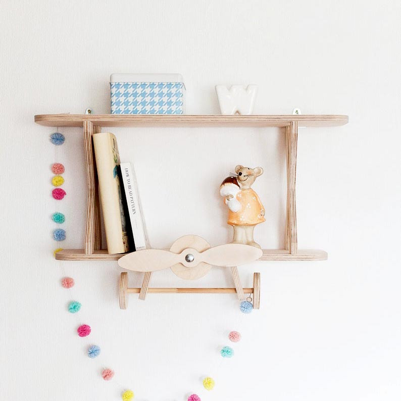 Настенная книжная полка 