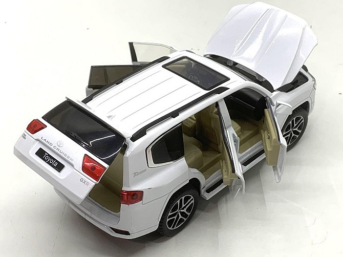 Машина Автосвіт Toyota Land Cruiser 300 інерційна відчиняються двері капот багажник 20 см Біла (AP-2007) Чернігів - фото 3