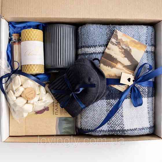Подарунковий набір чоловікові з пледом, чашкою, свічкою, шкарпетками та чаєм - ексклюзивний затишний бокс Ірпінь