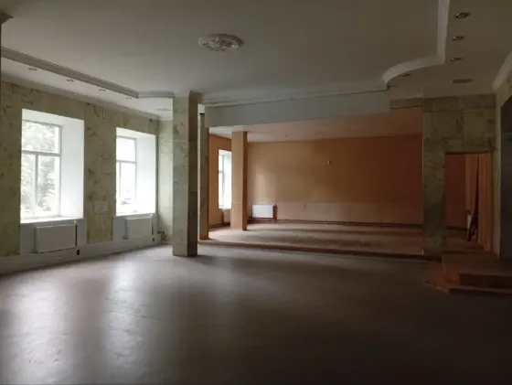 Новый объект. Владелец производит косметический ремонт. Центр пл. Успенская. Свой двор, много мест под авто. Днепр