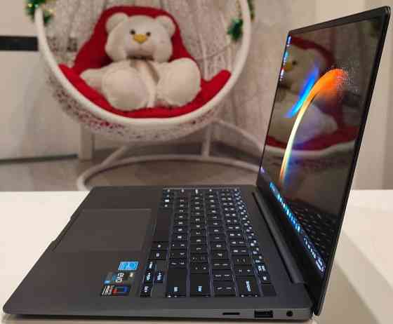Преміальний ультрабук Samsung Galaxy Book 3 Pro 14