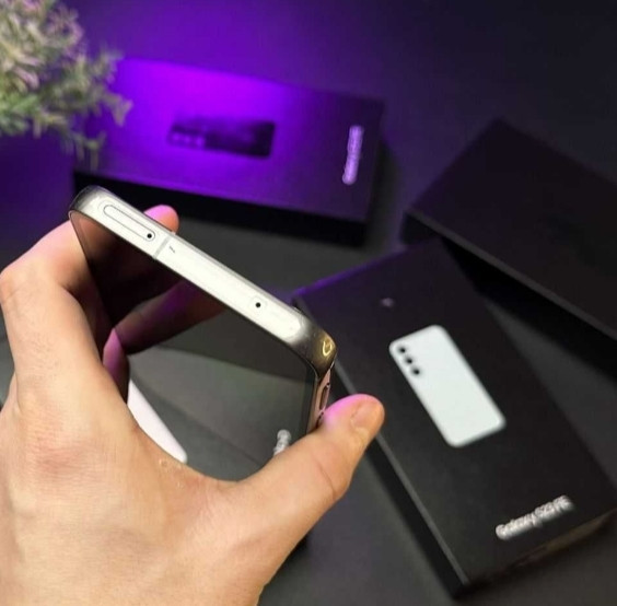 Смартфон: NEW Samsung Galaxy S23 FE 8/256Gb Graphite Київ - фото 7