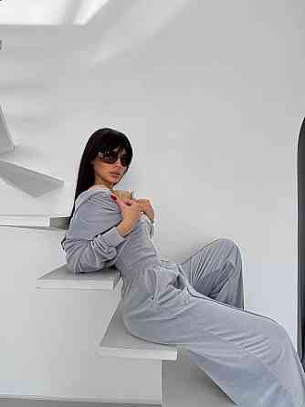 Женский прогулочный костюм двойка: кофта на молнии и брюки из велюра Одесса