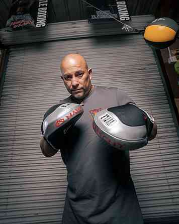 Лапи боксерські TITLE Boxing Aerovent Anarchy Punch Mitts Black/Silver Каменское