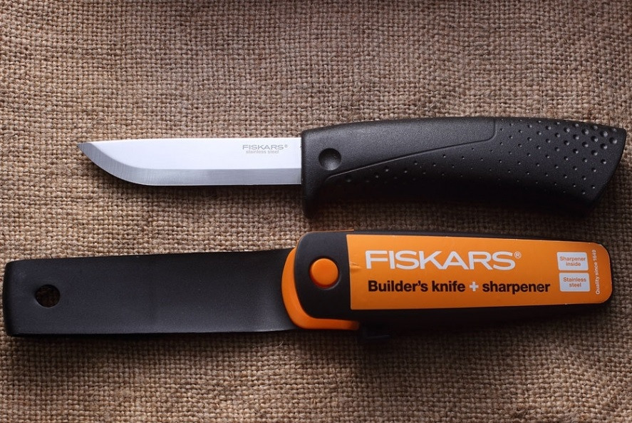 Универсальный Нож с чехлом-точилкой Fiskars (1023617) Нержавеющая сталь Нововолынск - изображение 2