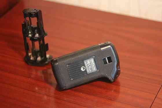 Батарейный блок Canon BG-E8 Киев