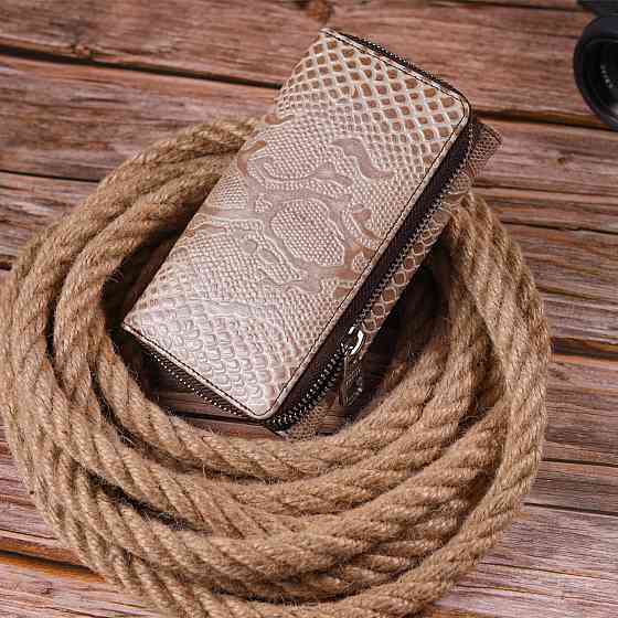 Чудовий жіночий портмоне з лакованої фактурної шкіри KARYA 21430 Бежевий Київ