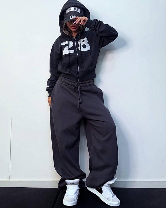 Женский теплый стильный костюм двойка: укороченное худи и штаны трехнитка на флисе Одесса - изображение 1