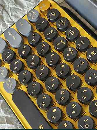 Клавиатура: Logitech POP Keys Bolt. Киев