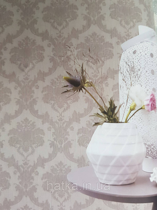 Шпалери вінілові на флізелін Rasch Ornament 1.06х10 вензелі завитки коричнево кремові на рожевому 973129 Київ - фото 1