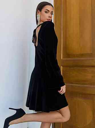 Жіноча маленька чорна сукня з відкритою спинкою велюр на трикотажі Одеса