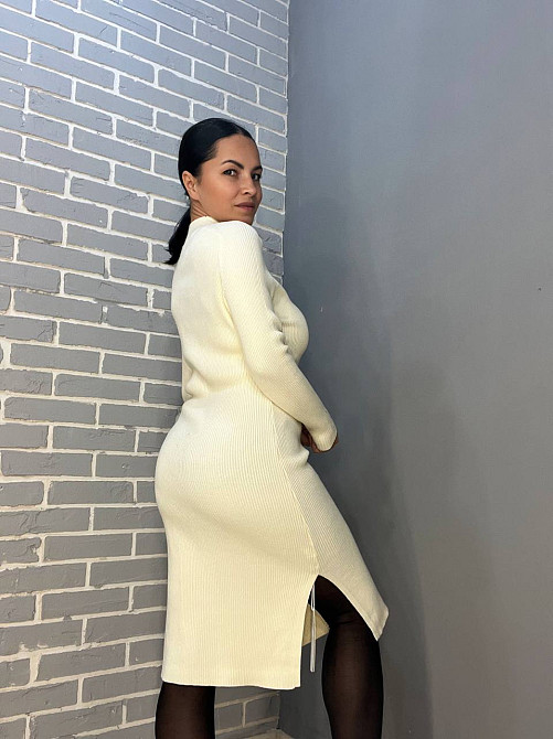 Платье женское Accorddream 2287 теплое вязаное свитер рубчик воротник стойка разрезы миди, молочний, 44-48 Киев - изображение 15