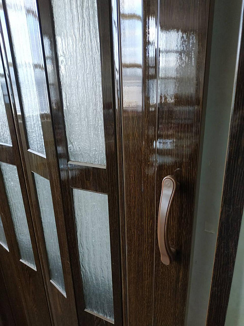 Двері гармошка напівостековані 860х2030х10мм Дуб Темний No4 глянець Дніпро - фото 4