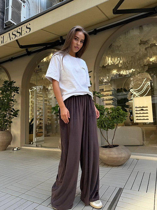 Жіночі базові об'ємні штани в стилі оверсайз турецький велюр Шоколад Одеса - фото 7