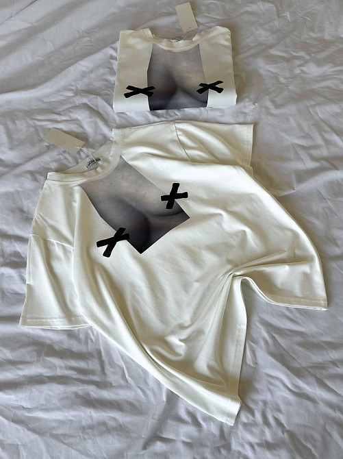 Жіноча стильна оверсайз футболка з пікантним малюнком турецький кулір Одеса - фото 1