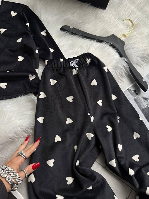 Жіноча стильна принтована домашня піжама з плюшевого велюру Чорний Одеса - фото 2