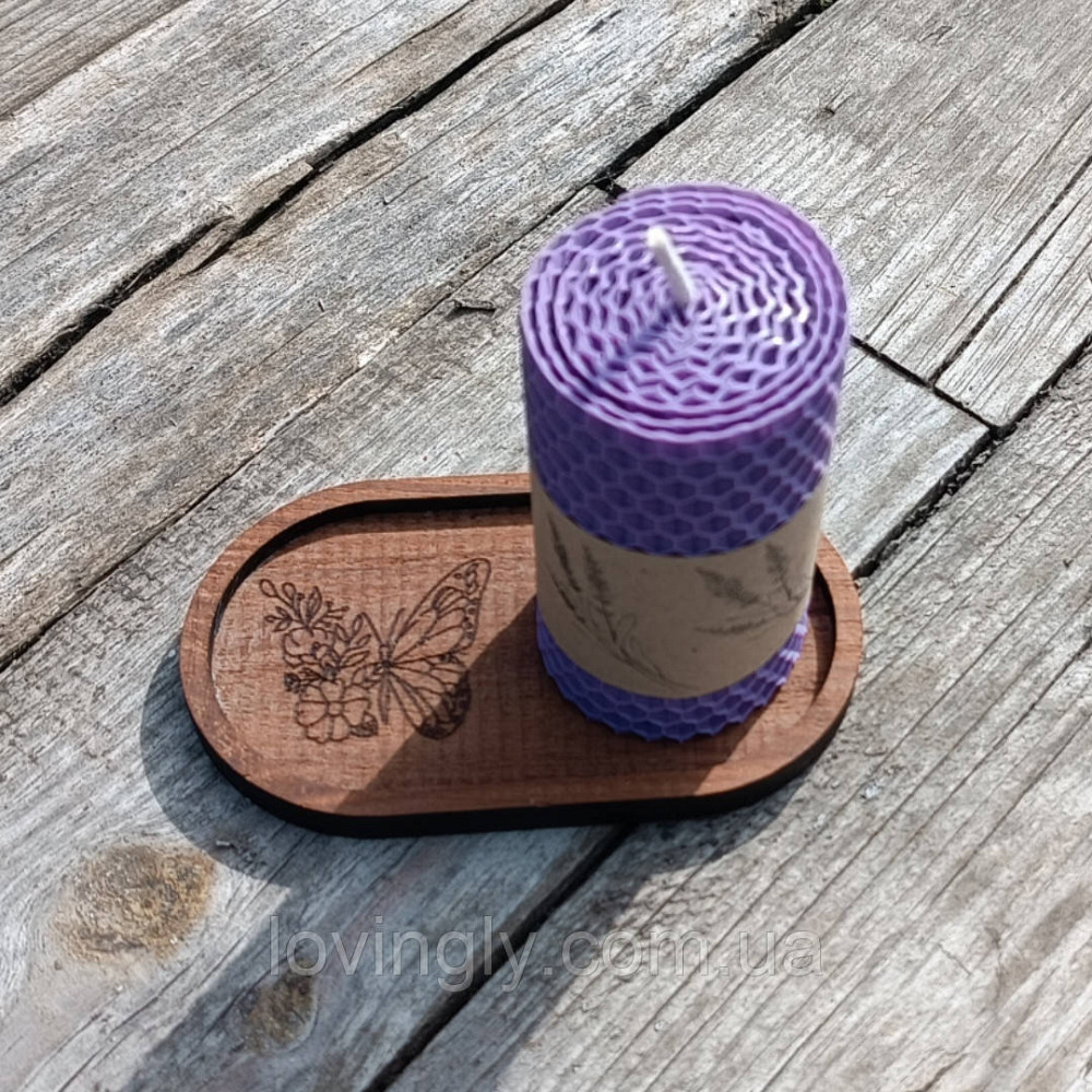 Свеча из вощины лавандового цвета на деревянной подставке. Ирпень - изображение 3