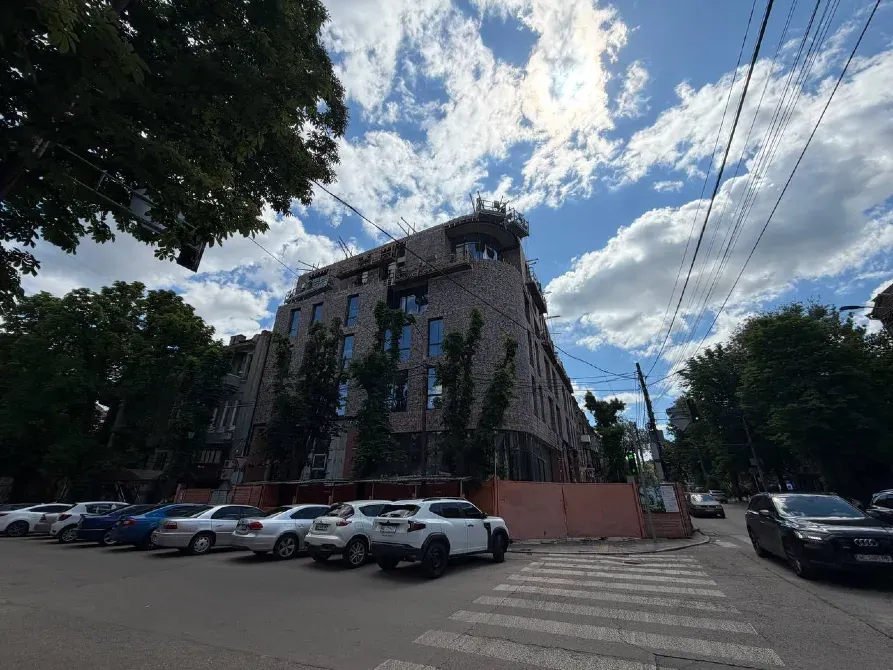 Новое здание в центре города, Староказацкая 20, на перекрестке. Уникальный проект, от именитых дизайнеров. Система отопления и кондиционирования возду Днепр - изображение 1