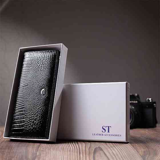 Лакированный тонкий кошелек с фактурой под рептилию из натуральной кожи Черный (ST Leather) Киев