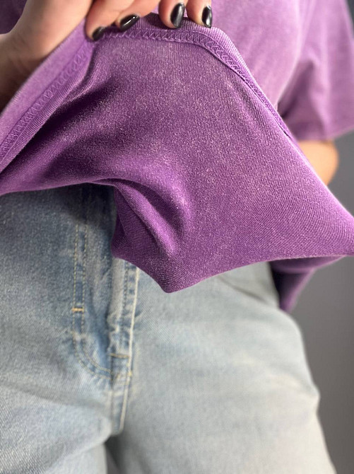 Футболка жіноча A-N 02517 варена аплікація літера "R" з камінців попереду середньої довжини one size, фіолетовий, one size Київ - фото 20