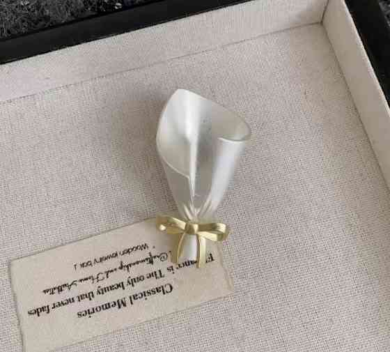 Брошка-тримач для квітів Сміла