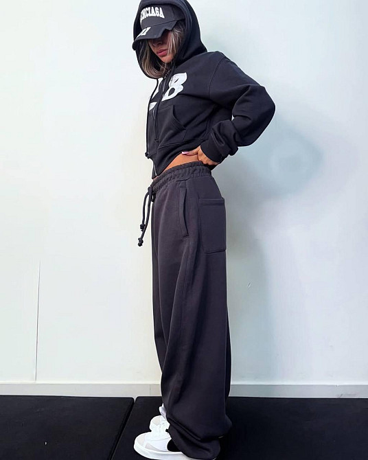 Женский теплый стильный костюм двойка: укороченное худи и штаны трехнитка на флисе 46/48 Одесса - изображение 6