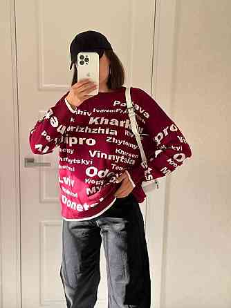Жіночий стильний светр оверсайз із містами Бордовий Одеса
