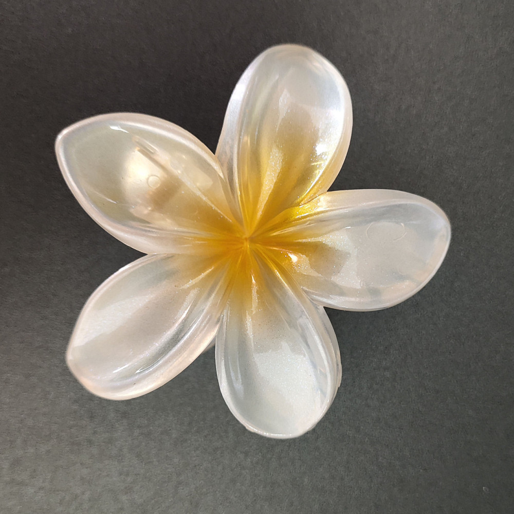 Заколка-крабік квітка Біла перламутрова з жовтою серединкою Смела - изображение 2