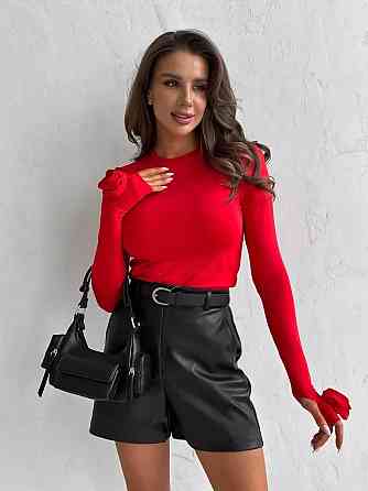 Жіночий романтичний лонгслів з витонченими трояндами на руках трикотаж масло Одеса