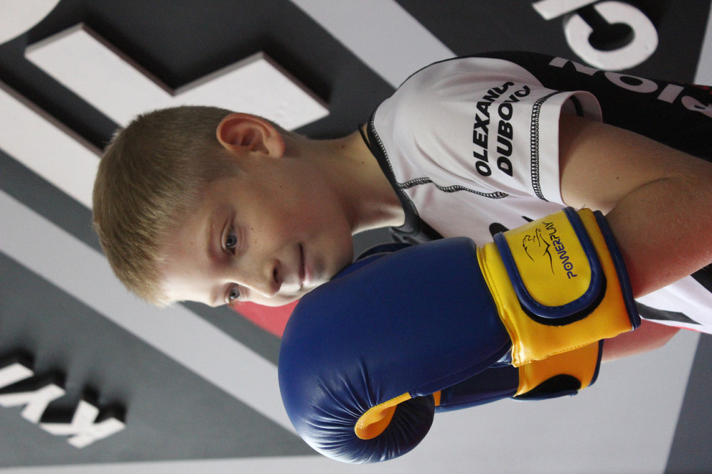 Боксерські рукавиці PowerPlay 3004 JR Classic Синьо-Жовті 6 унцій Каменское - изображение 6