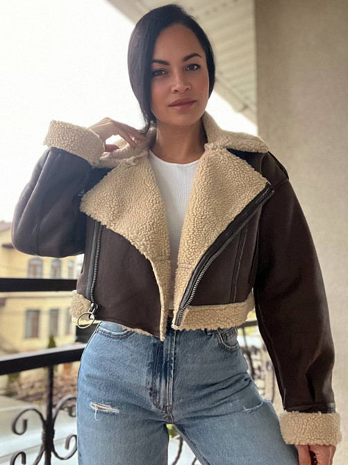 Дублянка жіноча Aftf Basic 2413 коротка косуха оверсайз на блискавці з хутром екозамша коричнева, коричневий, M Київ - фото 11