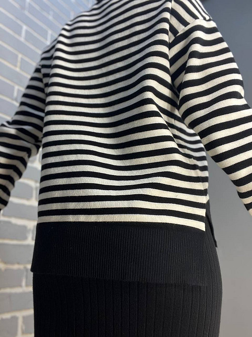 Светр жіночий Accorddream 9880 смуга оверсайз розрізи по боках, чорний, 44-48 Київ - фото 5