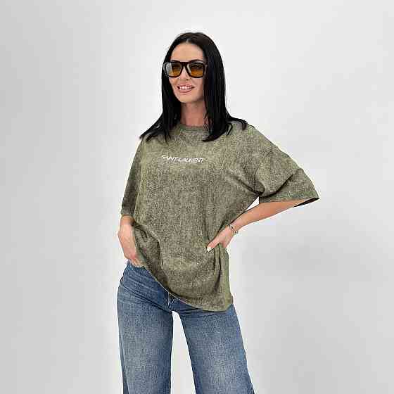 Базовая женская футболка с надписью 