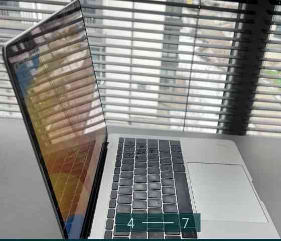 Ноутбук Apple MacBook Pro 13" (2017) 8/128Gb. Київ