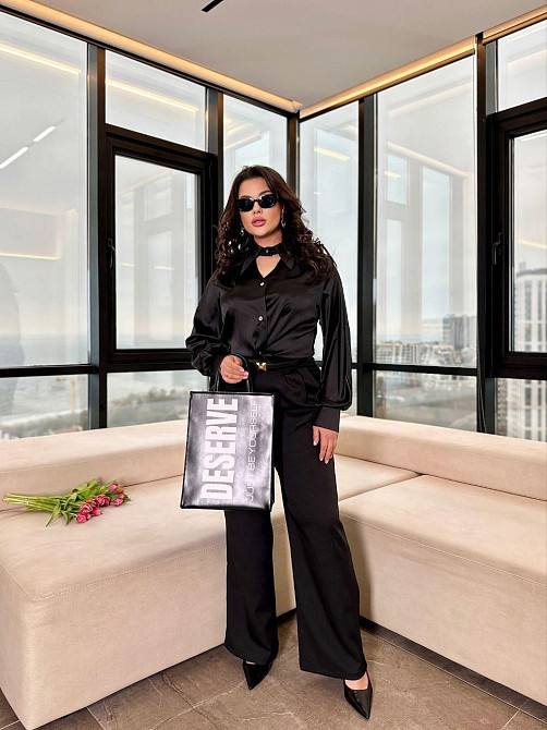 Женская стильная блуза свободного кроя с вшитым воротником-чокером на пуговицах итальянский шелк Черный, 48/52 Одесса - изображение 6