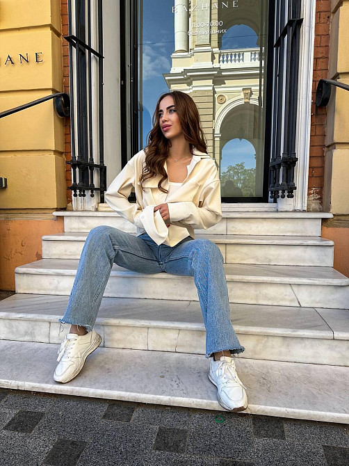 Женская базовая оверсайз рубашка из микровельвета Одесса - изображение 4