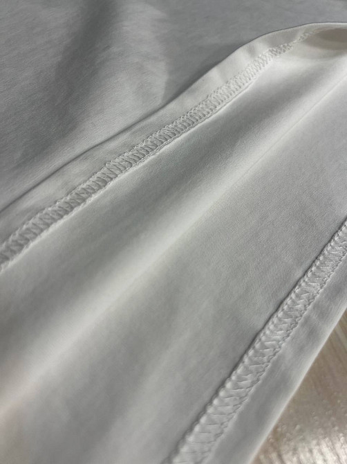 Футболка женская A-N 27009 оверсайз с вырезом в форме сердца с камнями, белый, one size Киев - изображение 9