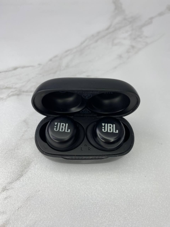 TWS навушники JBL Live Free NC+ з активним шумозаглушенням Smart Ambient, вологозахистом IPX7 та бездротовою зарядкою, Б/В Київ