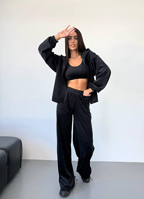 Жіночий стильний прогулянковий костюм-трійка: кофта топ і штани з м'якого велюру Чорний, 46/48 Одеса - фото 1